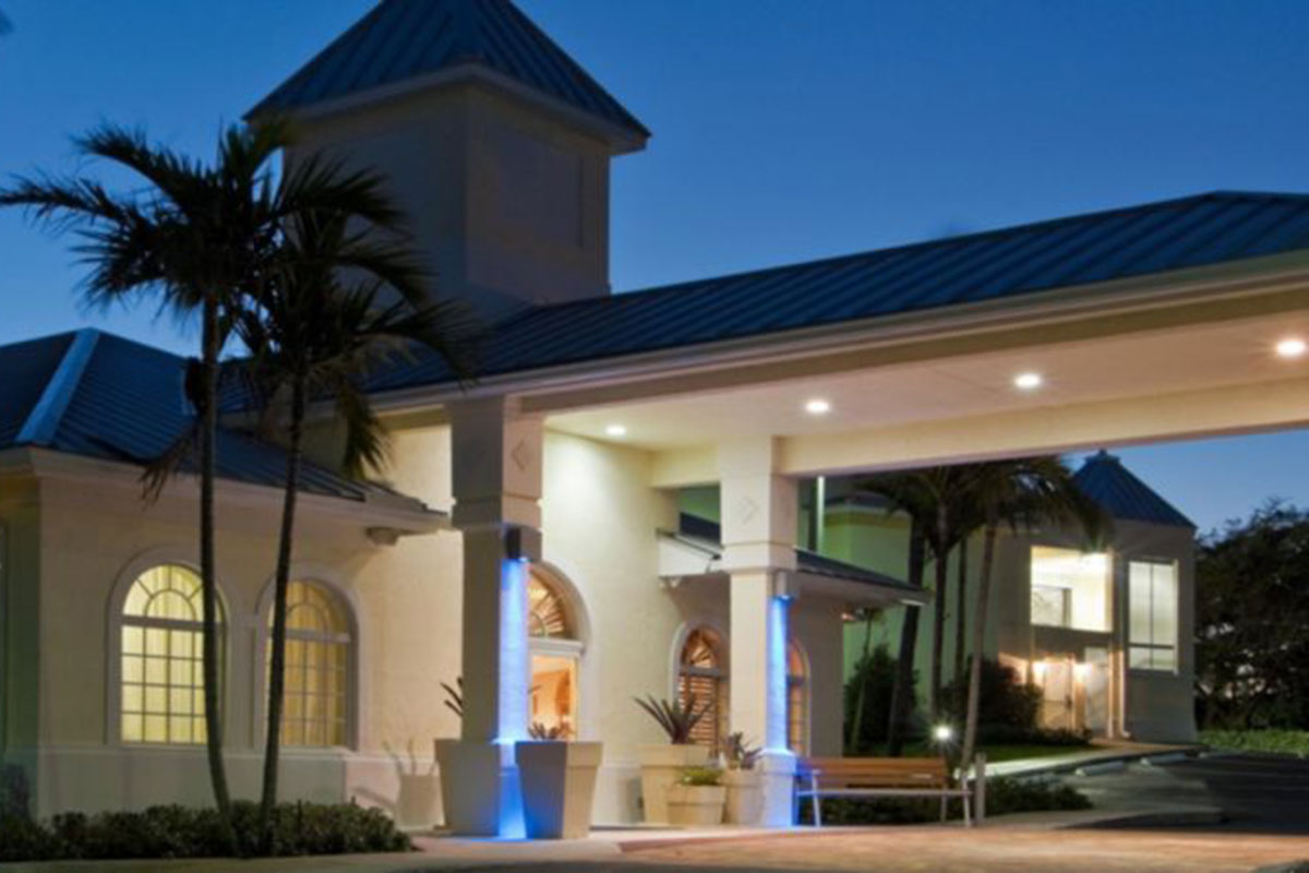 Holiday Inn Express, Juno Beach